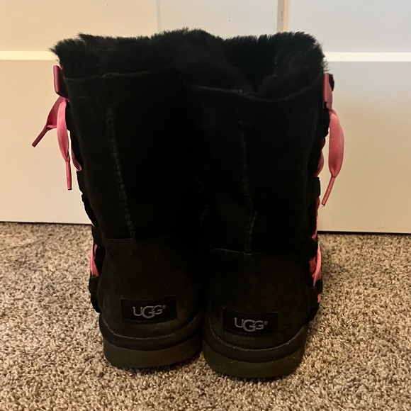 UGG Australia Pala Genuine Sheepskin Boot - Picture 5 of 7